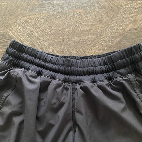 Lulu lemon tracker short, low-rise lined short 4" - Picture 2 of 7